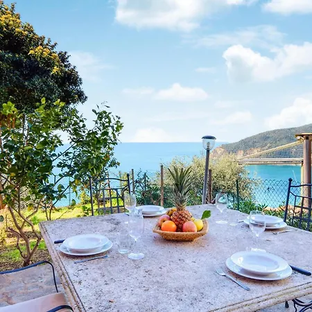 Nyaraló Stunning In With Kitchen Moneglia