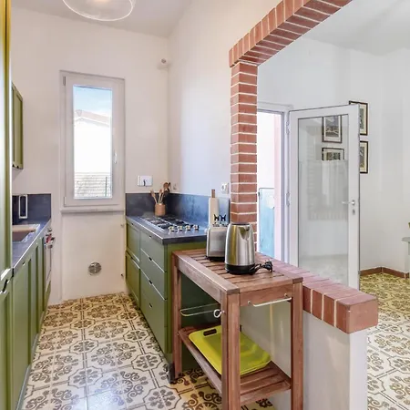 Stunning In With Kitchen